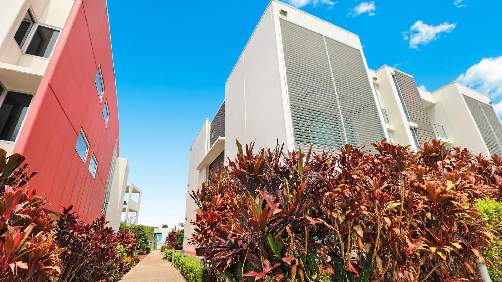 Апарт-отель Element On Coolum Beachfront Sunshine Coast